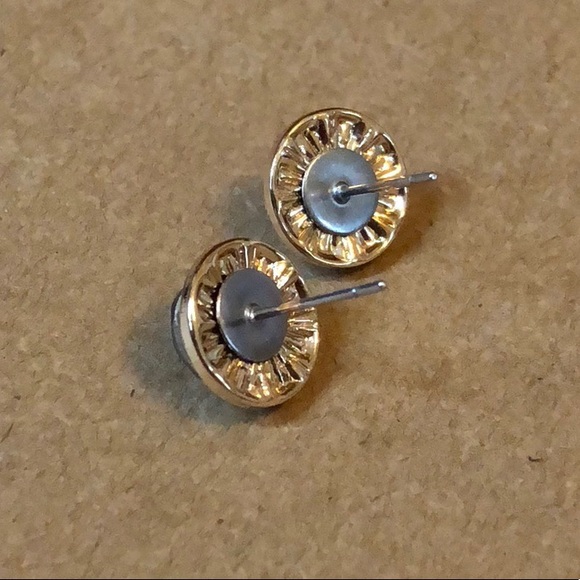 🎉LAST PAIR Host Pick⭐️ Champagne Rhinestone Studs - Picture 6 of 6